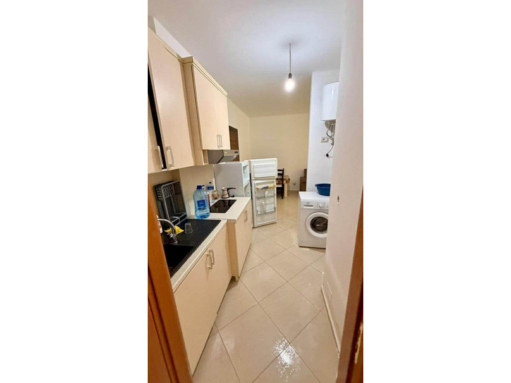 Shitet apartament në zemër të Shëngjinit – 70 metra nga deti