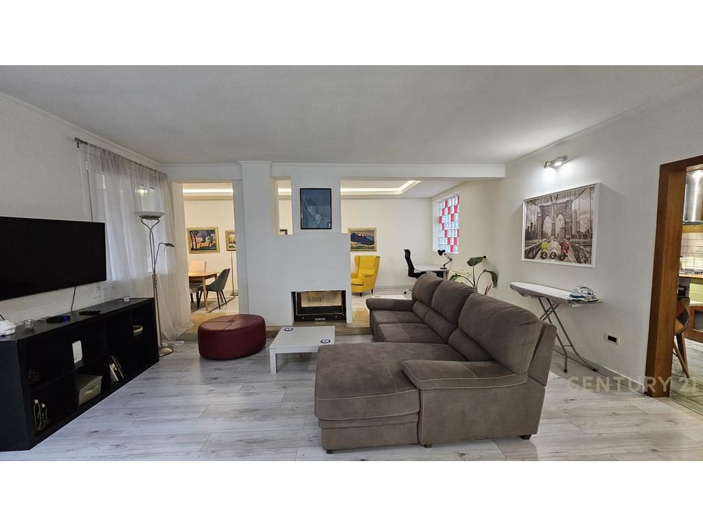 Shitet apartament 3+1+2 ne Bllok!