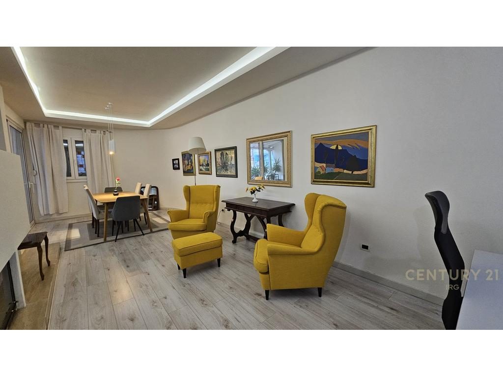 Shitet apartament 3+1+2 ne Bllok!