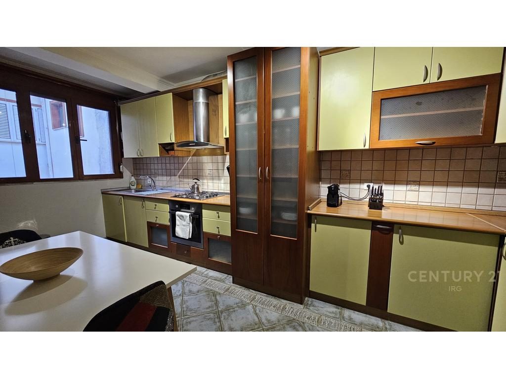 Shitet apartament 3+1+2 ne Bllok!