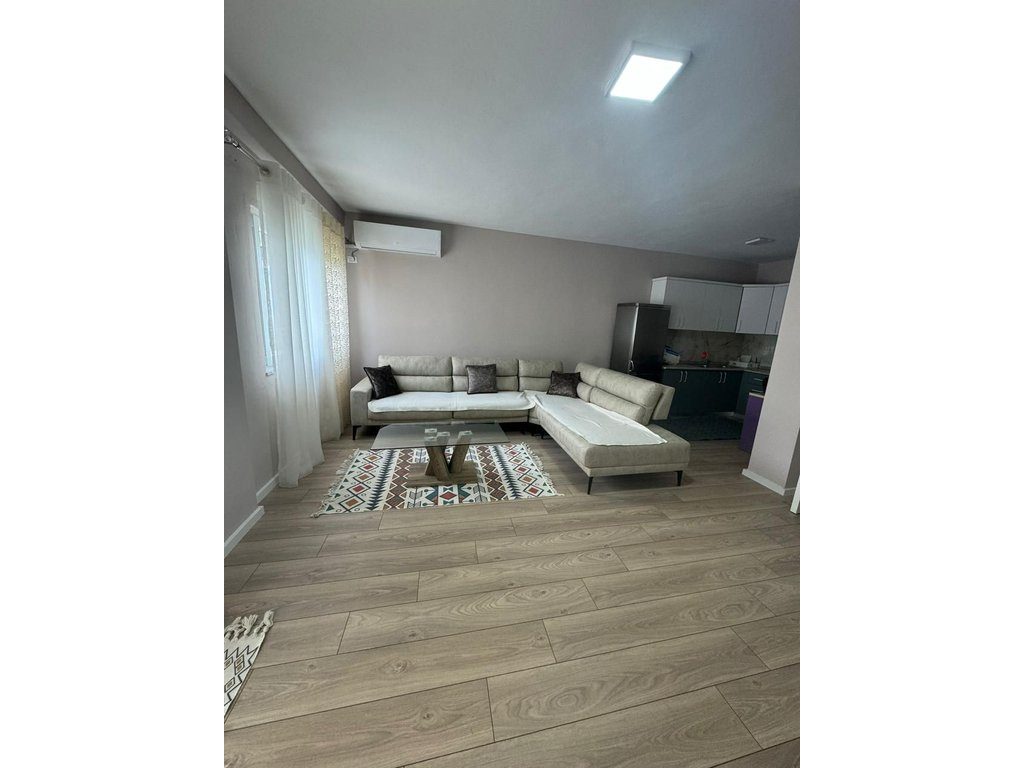 Apartament 2+1 Me Qira tek Fresku, Tiranë
