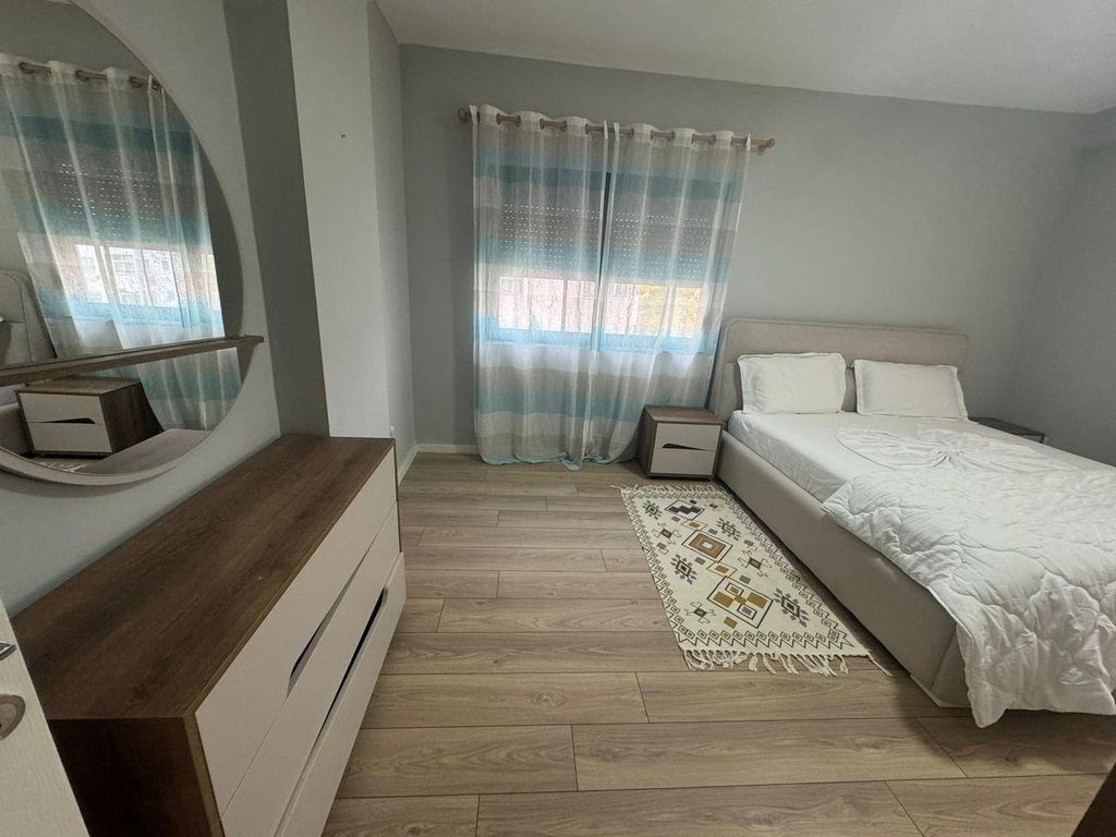 Apartament 2+1 Me Qira tek Fresku, Tiranë
