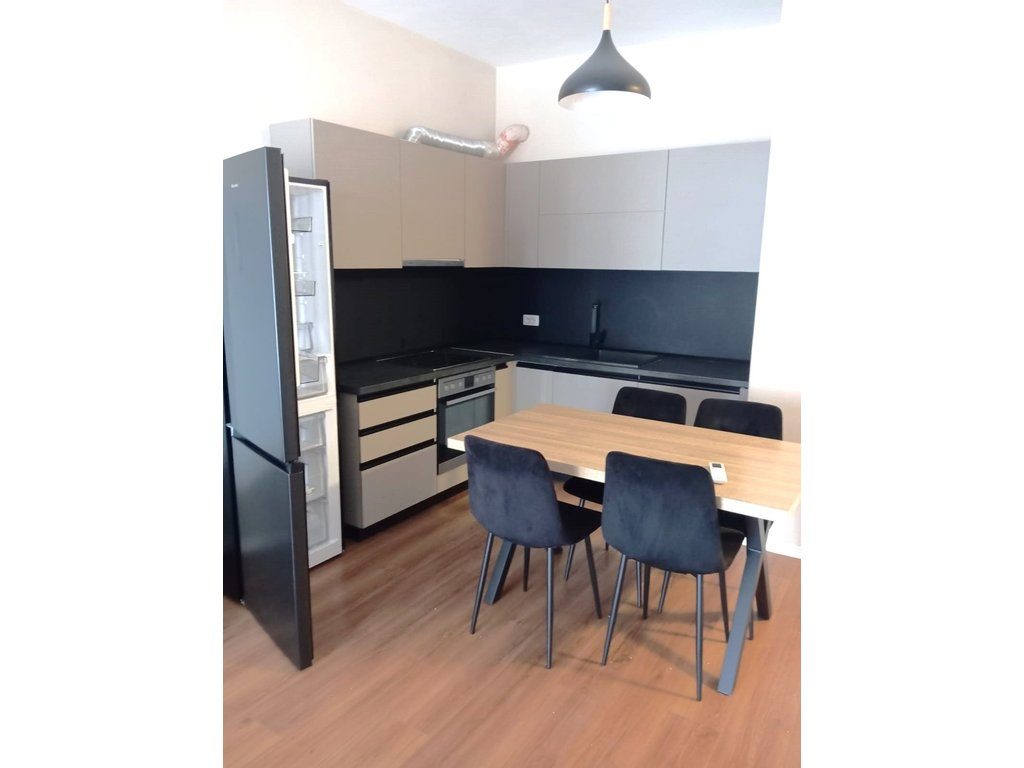 Apartament 2+1 me Qira në Rrugën 5 Maji, Tiranë - 700€ | 100 m²