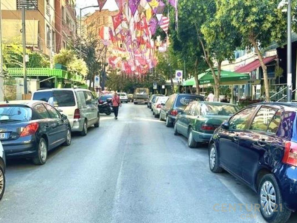 SHESIM GODINE MULTIFUNKSIONALE 5 KATSHE PLUS NJE KAT NE - 1 PRANE RRUGES SE BOGDANEVE