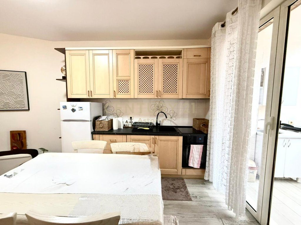 SHITET APARTAMENT 1+1 TE GJIMNAZI PARTIZANI