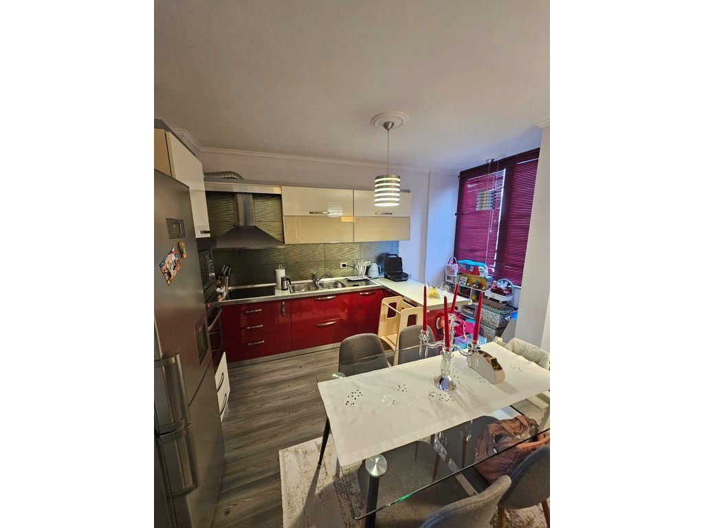 Prane Liqenit artificial i Tiranes- Apartament Modern 2+1+2  me Qira