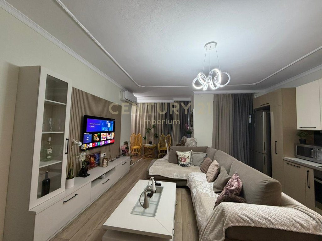 JEPET ME QIRA APARTAMENT 3+1+2, Bllok