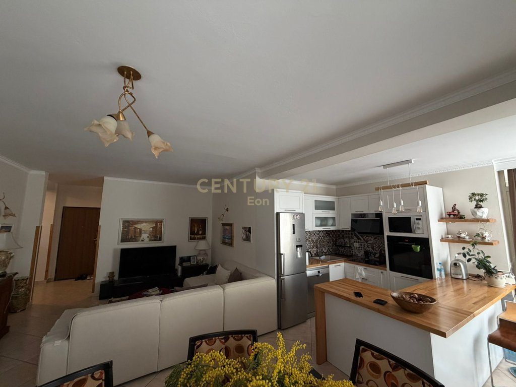 SHITET APARTAMENT 3+1+2 TUALETE DHE ME POST PARKIMI NE VOLLGA !