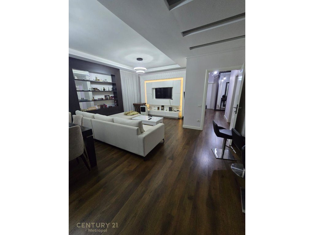 Apartament 2+1+2 + Post Parkimi 
Per Qira, Stadiumi Selman Stermasi  Tiranë