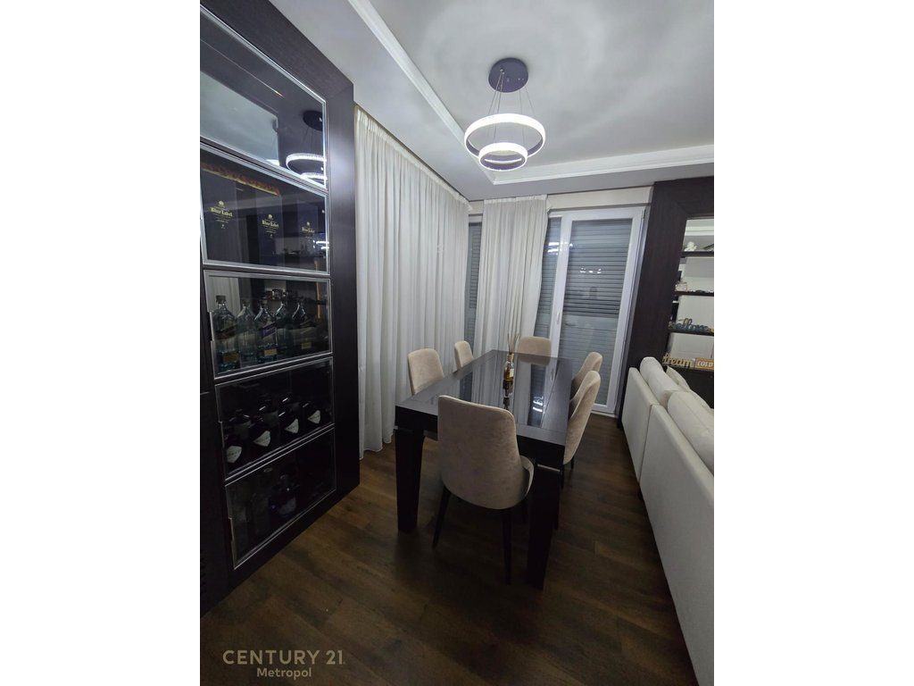 Apartament 2+1+2 + Post Parkimi 
Per Qira, Stadiumi Selman Stermasi  Tiranë