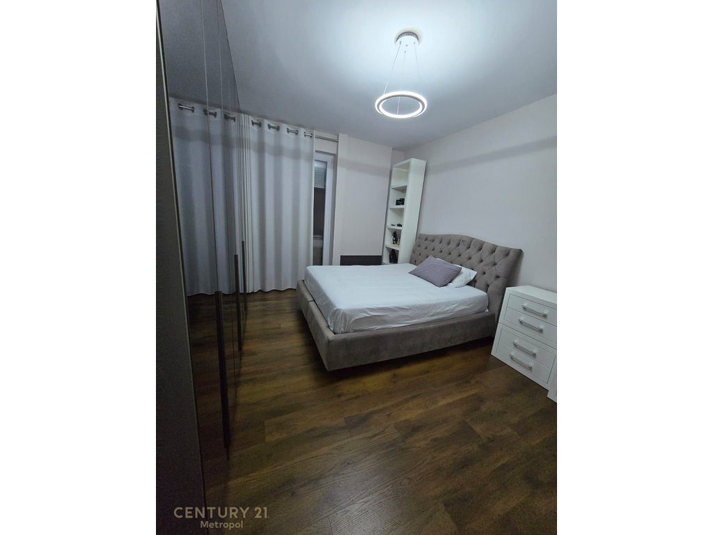 Apartament 2+1+2 + Post Parkimi 
Per Qira, Stadiumi Selman Stermasi  Tiranë