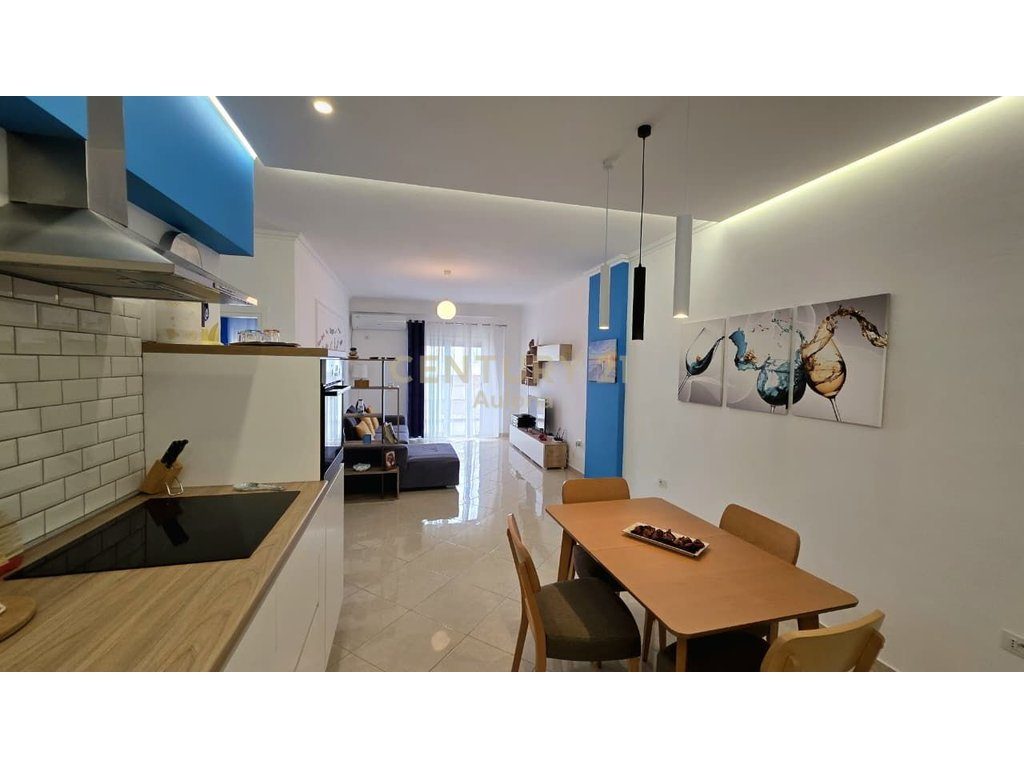 JEPET ME QERA APARTAMENT 2+1 ME PAMJE NE DET NE LUNGOMARE 1