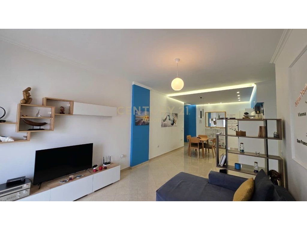 JEPET ME QERA APARTAMENT 2+1 ME PAMJE NE DET NE LUNGOMARE 1