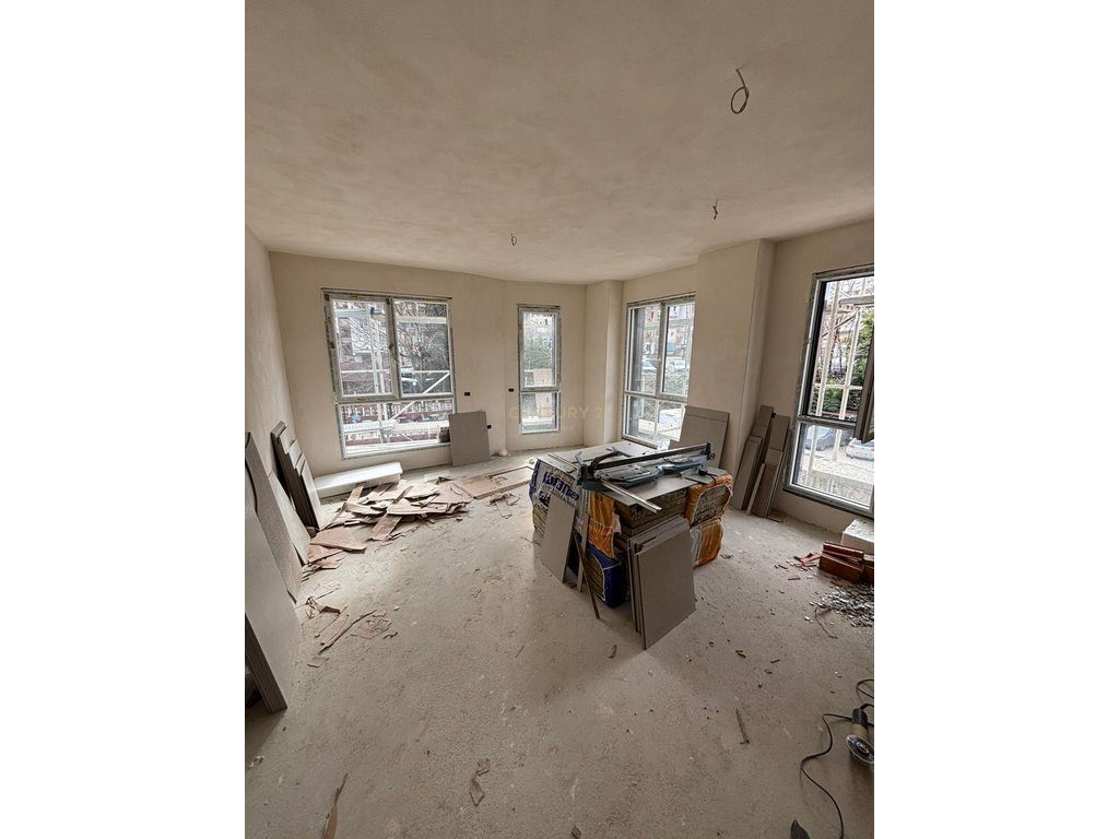 Apartament 2+1+2 në Shitje – Ali Demi | Pallat i Ri (2024–2025)