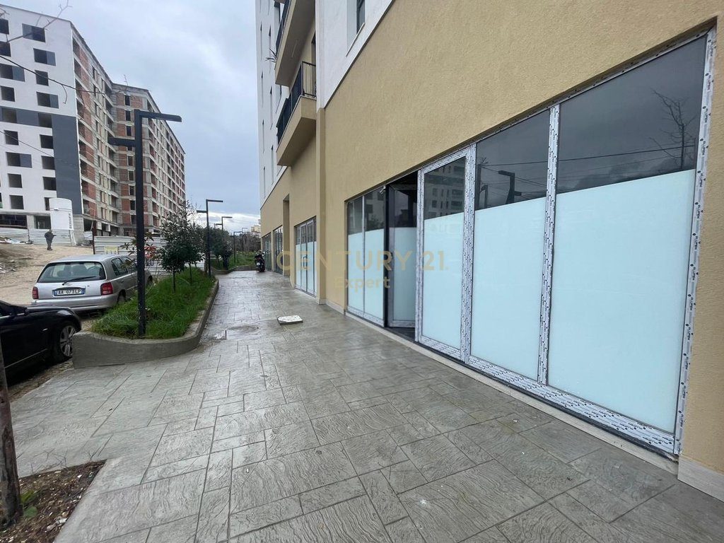 NJESI KOMERCIALE OPENSPACE PER SHITJE NE REZIDENCEN KINOBLOCK, PORCELAN !!