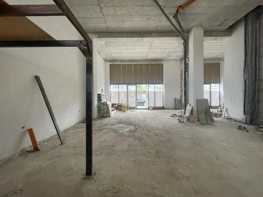 NJESI KOMERCIALE OPENSPACE PER SHITJE NE REZIDENCEN KINOBLOCK, PORCELAN !!