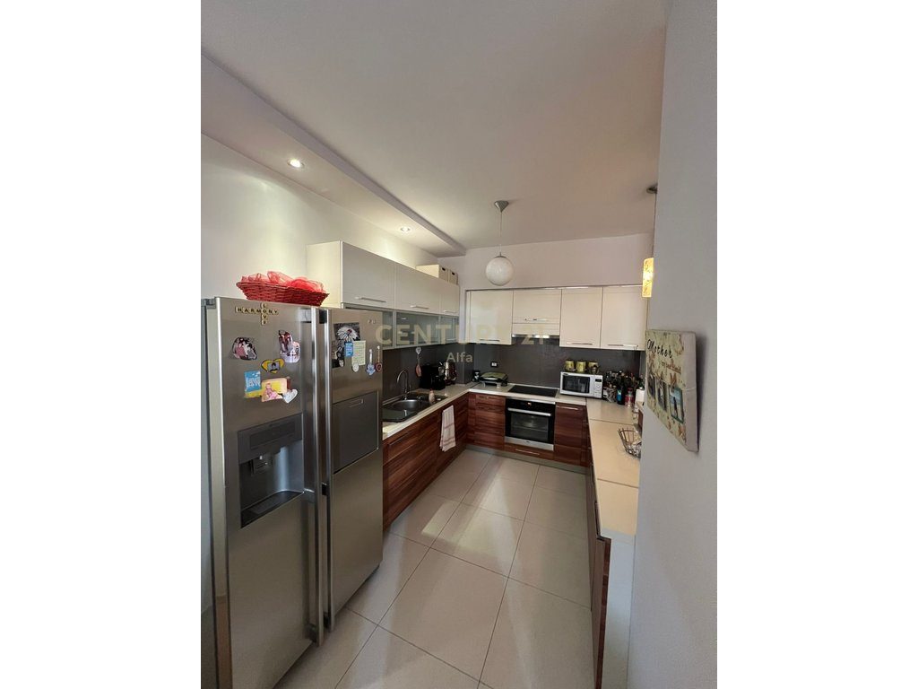 Apartament 3+1+2 për Qira në Ish-Bllok