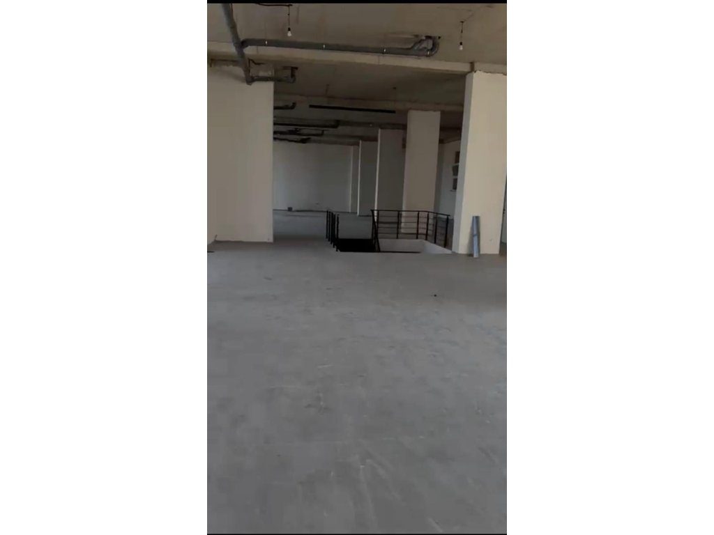Bulevardi i Ri! Për shitje Ambient Biznesi Premium 281 m² | Lartësi 4.8 m | Ndërtim i Ri | Lokacion Strategjik - Century...