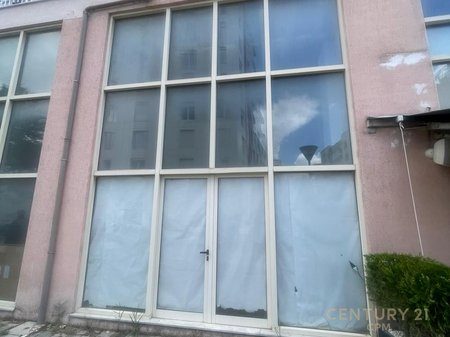 Bulevardi i Ri! Për shitje Ambient Biznesi Premium 281 m² | Lartësi 4.8 m | Ndërtim i Ri | Lokacion Strategjik - Century...