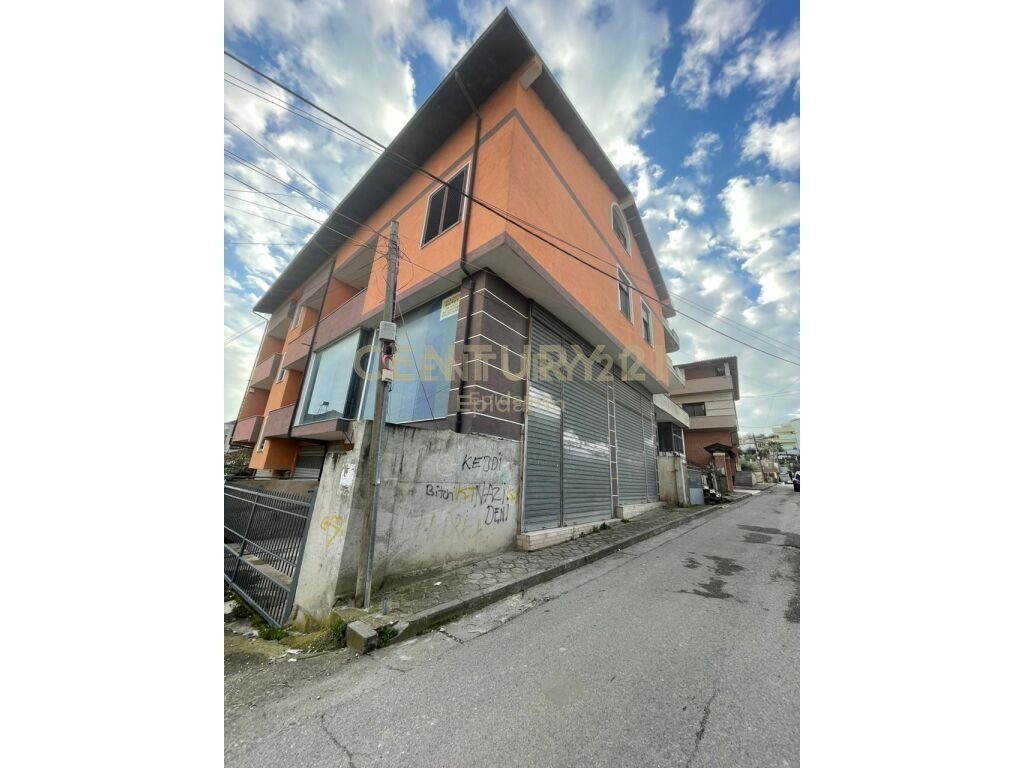 Vilë per Shitje në Rrugen Aleksander Goga, Durrës - 160,000€ | 411 m²