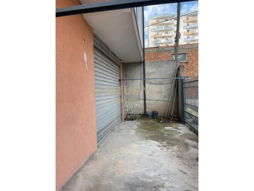 Vilë per Shitje në Rrugen Aleksander Goga, Durrës - 160,000€ | 411 m²