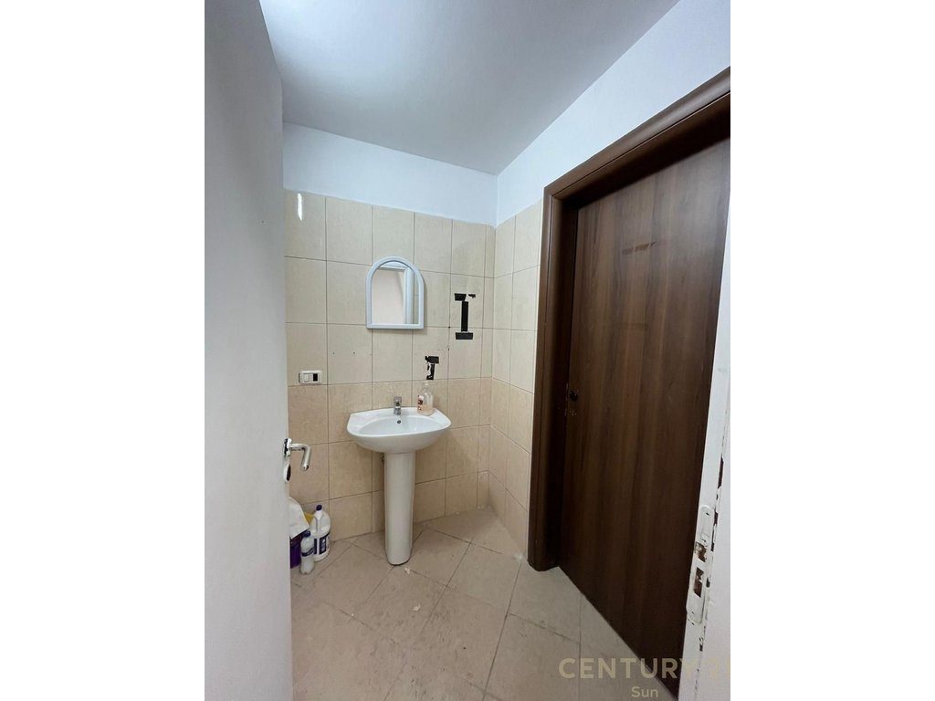 Ambient Komercial  Me Qira