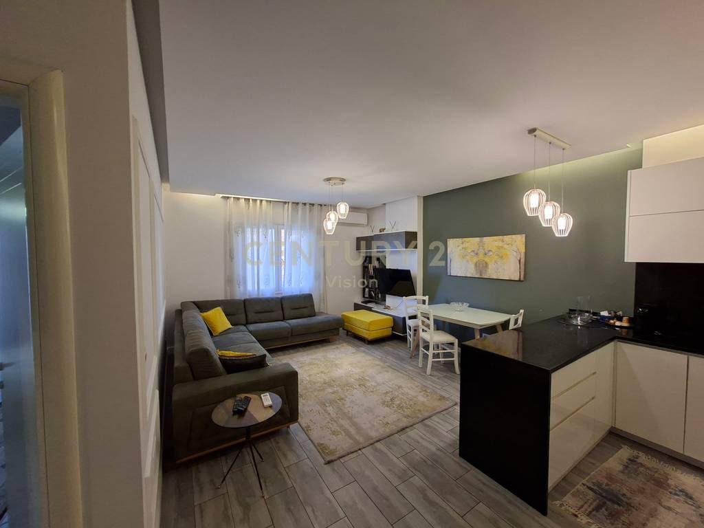 Apartament 2+1+2  per shitje prane Restorant Tradita Shkoder