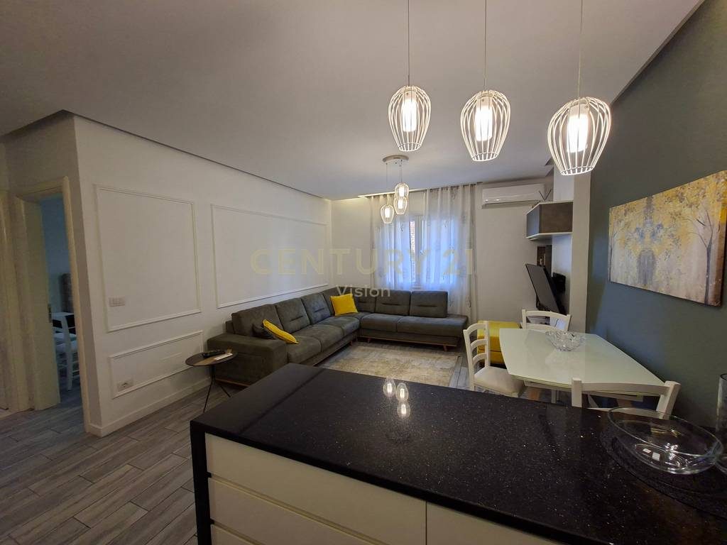 Apartament 2+1+2  per shitje prane Restorant Tradita Shkoder