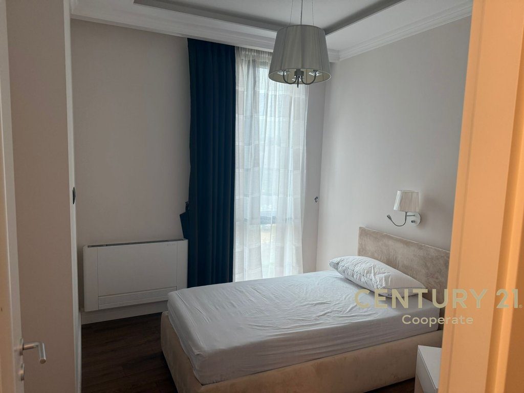 JAPIM ME QIRA APARTAMENT 4+1+2+ POST PARKIMI NË PARK GATE TIRANË, PRANË AIR ALBANIA