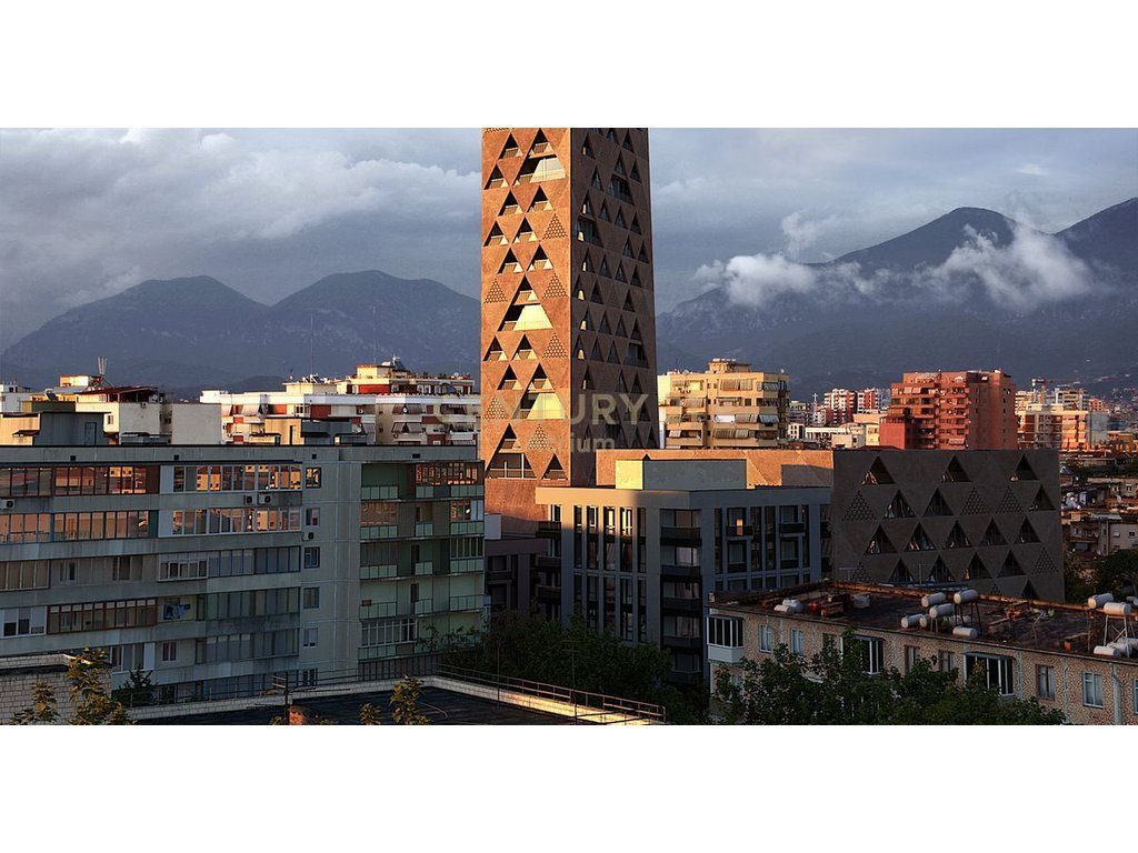 SHITET POST PARKIMI TEK TIRANA TOWER NE PORCELAN!