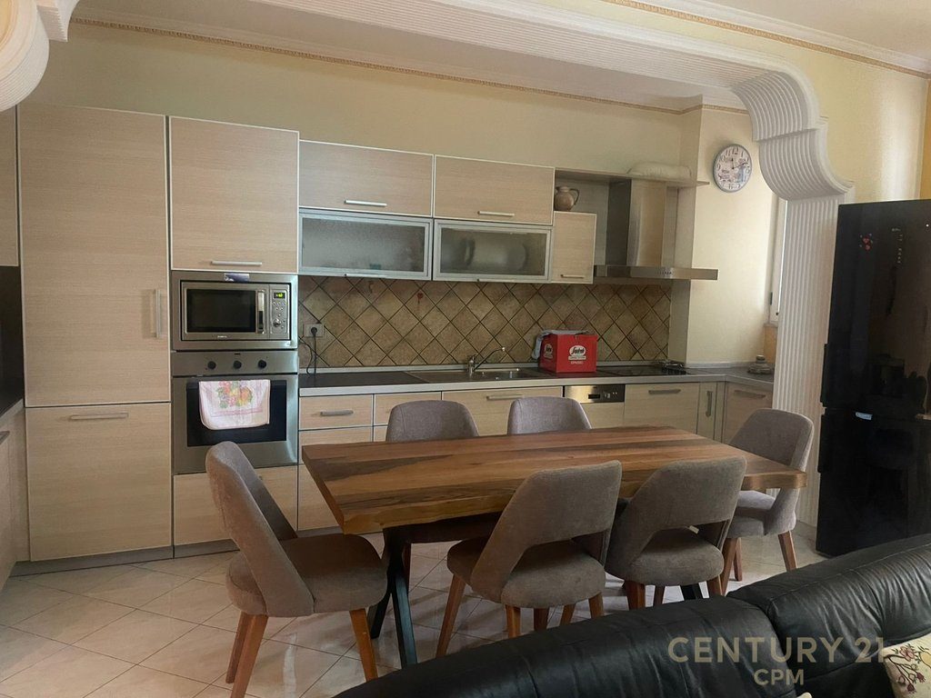 Apartament 3+1 Me Qira tek Ish stacioni i fundit i Tiranës së Re, Bulevardi Bajram Curri