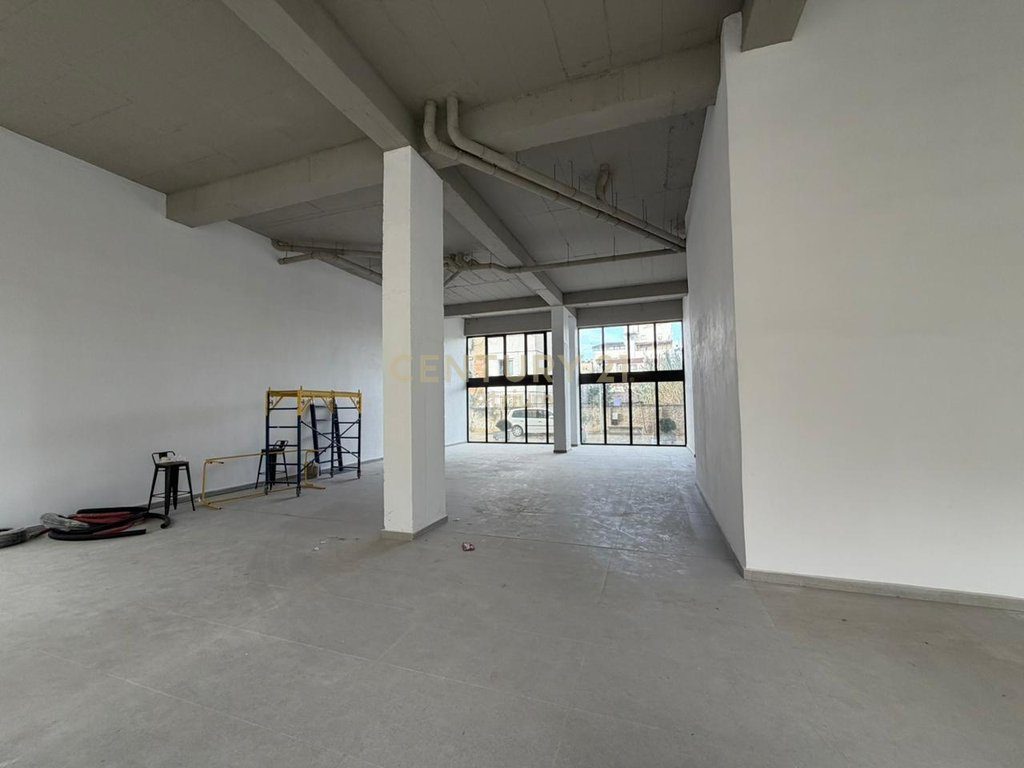 JEPET ME QERA AMBIENT KOMERCIAL 418 M2 PRANE SHKOLLES NIKET DARDANI !!