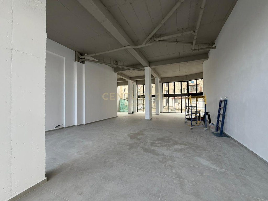 JEPET ME QERA AMBIENT KOMERCIAL 418 M2 PRANE SHKOLLES NIKET DARDANI !!