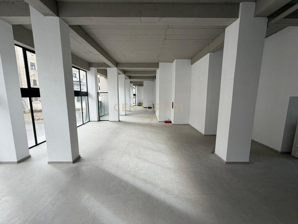 JEPET ME QERA AMBIENT KOMERCIAL 418 M2 PRANE SHKOLLES NIKET DARDANI !!