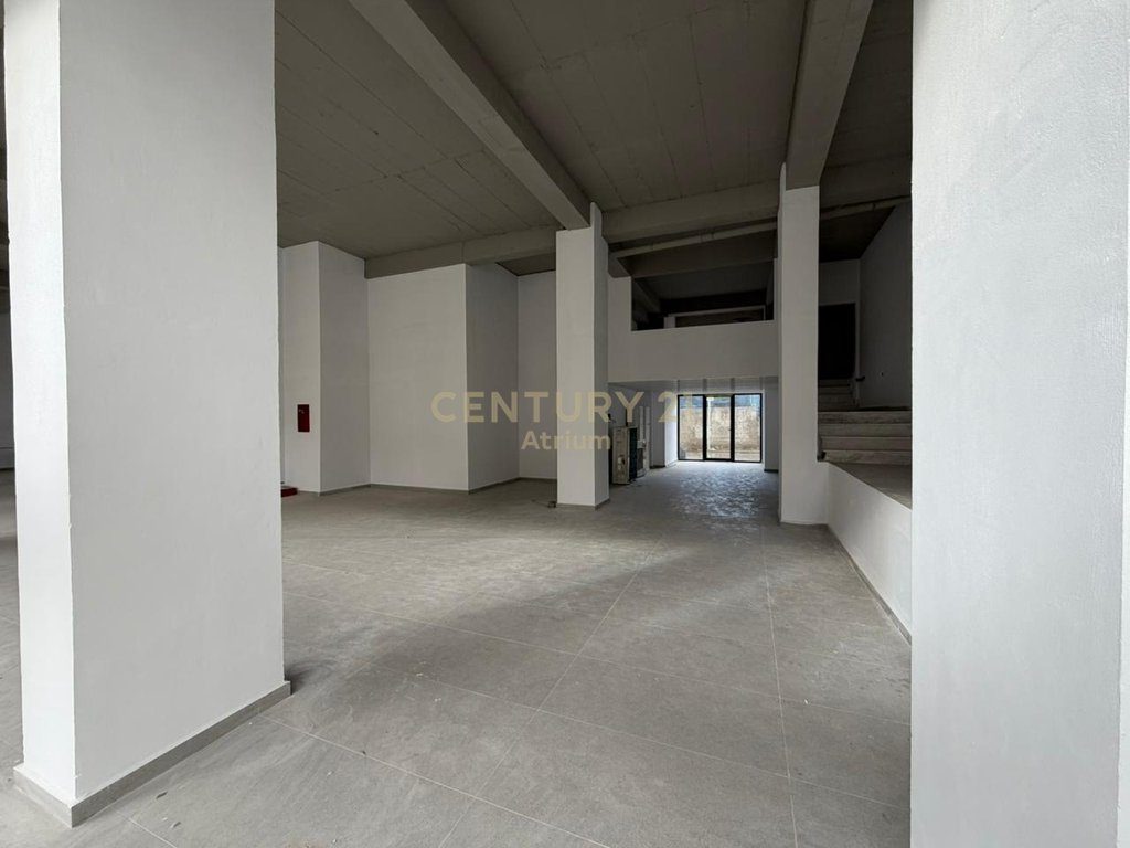 JEPET ME QERA AMBIENT KOMERCIAL 418 M2 PRANE SHKOLLES NIKET DARDANI !!