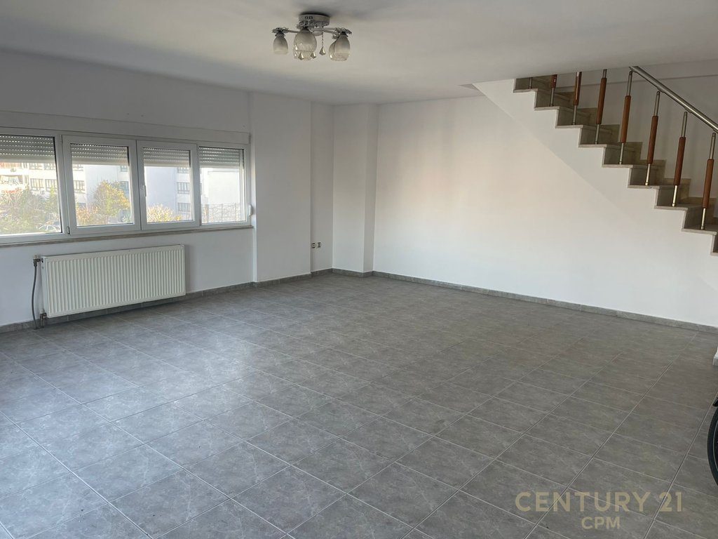 Japim Duplex Me Siperfaqe 168 m2 Per Zyra Qira Ne Zonen E Laprakes