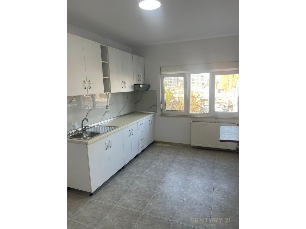 Japim Duplex Me Siperfaqe 168 m2 Per Zyra Qira Ne Zonen E Laprakes