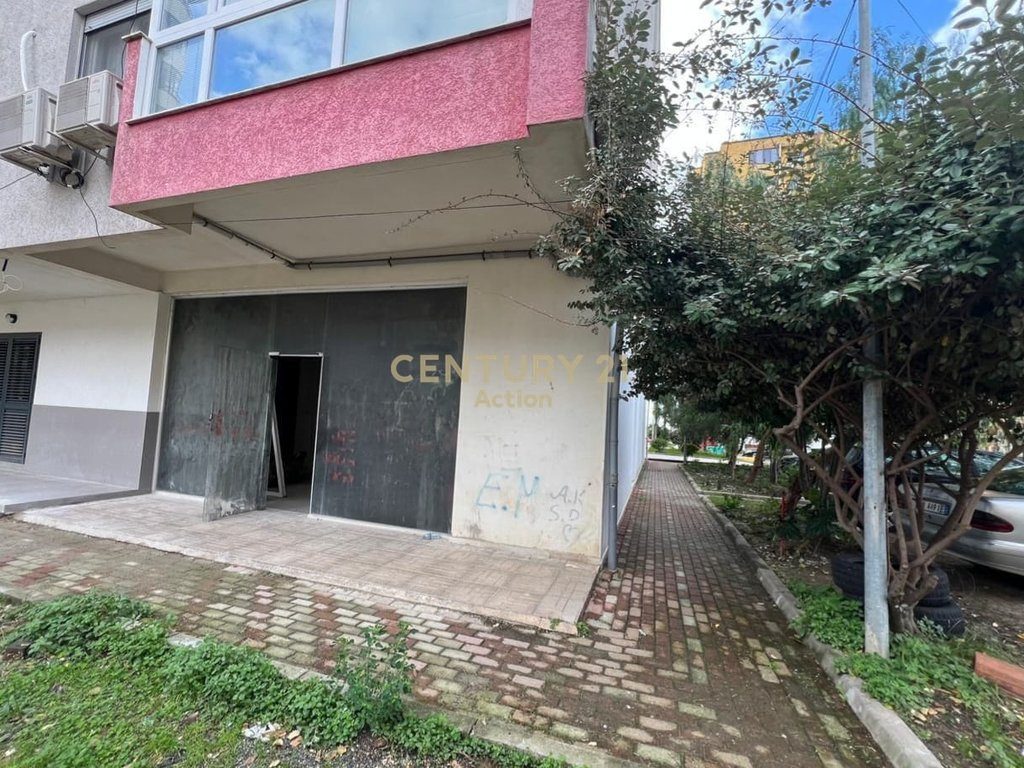 Shitet Dyqan në Bulevardin Taulantia në Durrës!
