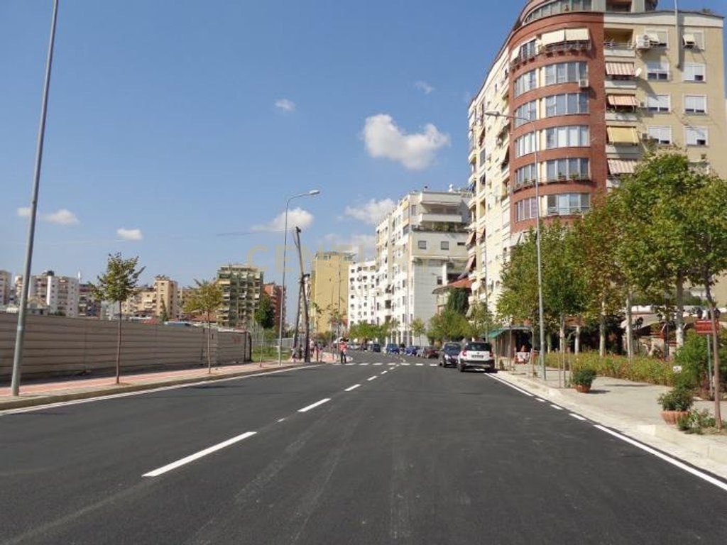 Apartament 3+1+2 per Qira tek Rruga e Kosovareve.