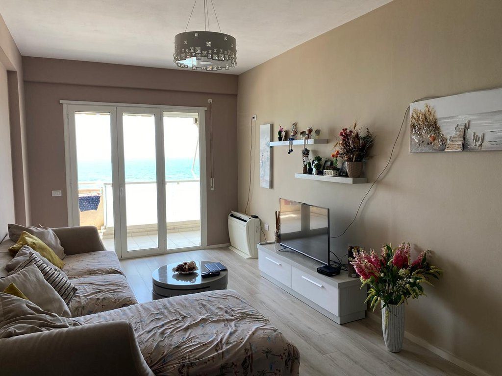 SHITET APARTAMENT 1+1 ME PAMJE NGA DETI ,NE LUNGOMARE!