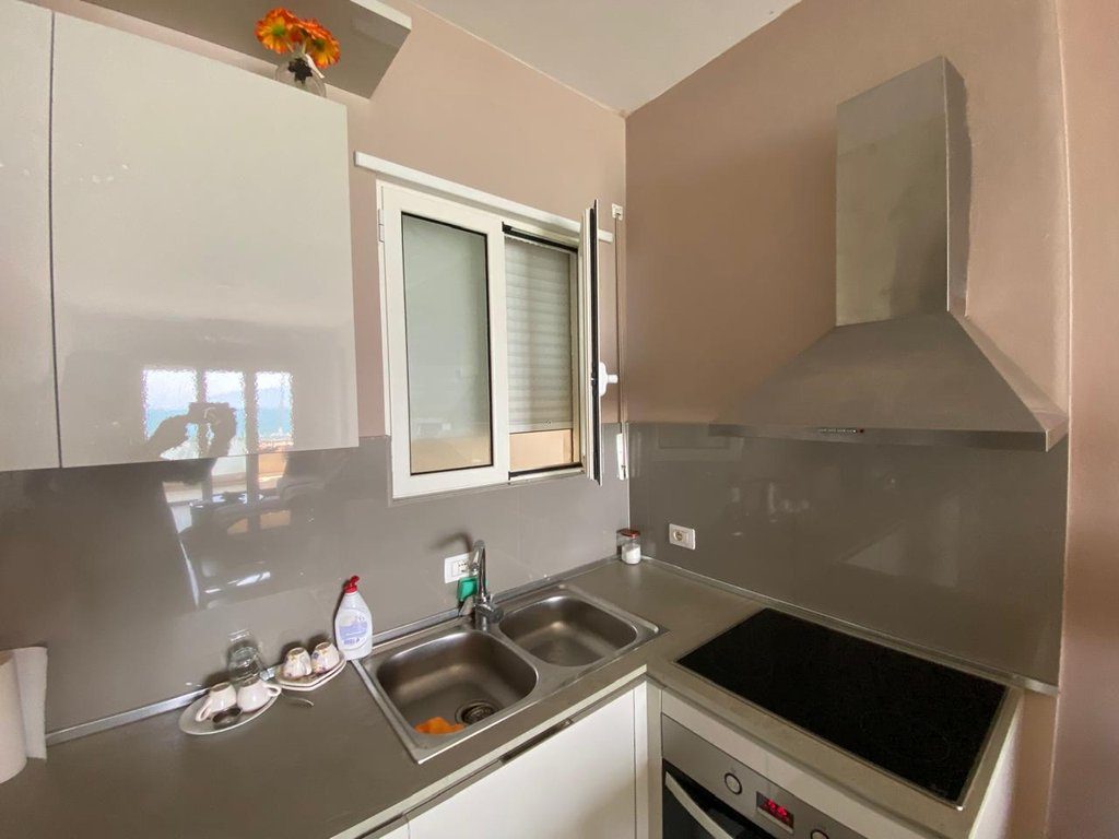 SHITET APARTAMENT 1+1 ME PAMJE NGA DETI ,NE LUNGOMARE!