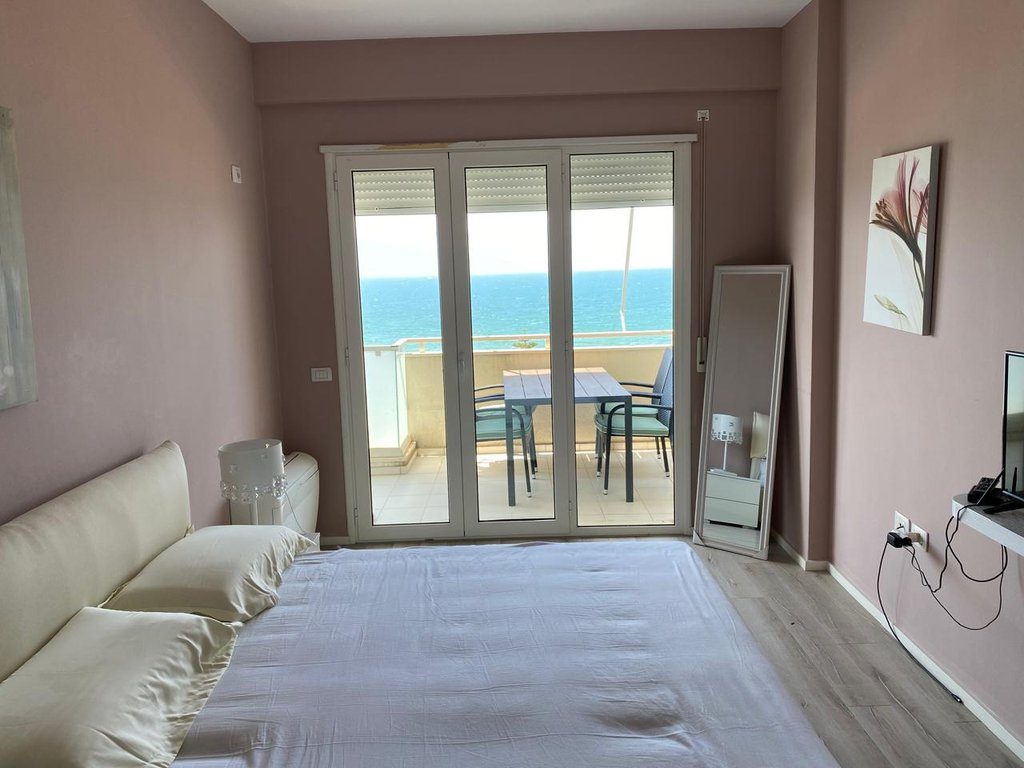 SHITET APARTAMENT 1+1 ME PAMJE NGA DETI ,NE LUNGOMARE!