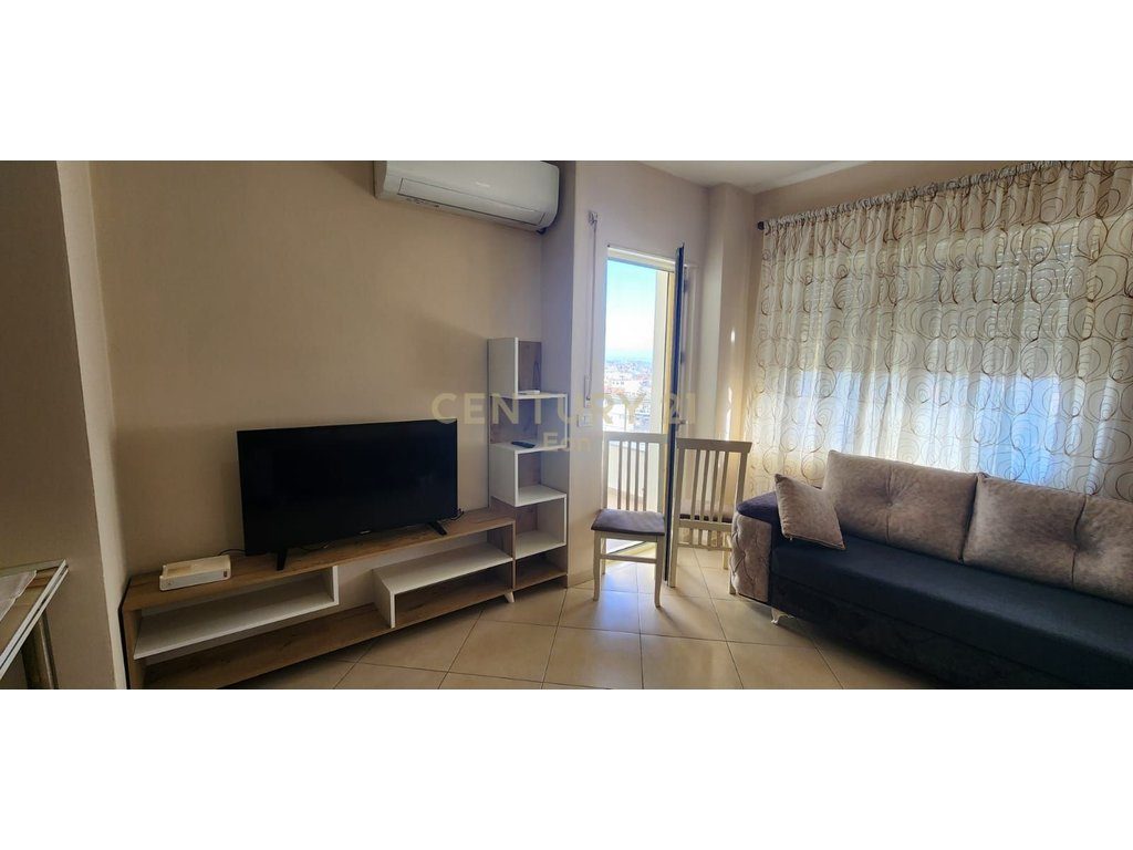 JEPET ME QERA APARTAMENT I MOBILUAR 2+1+2 PRANE STACIONIT TE TRENIT, DURRES  !