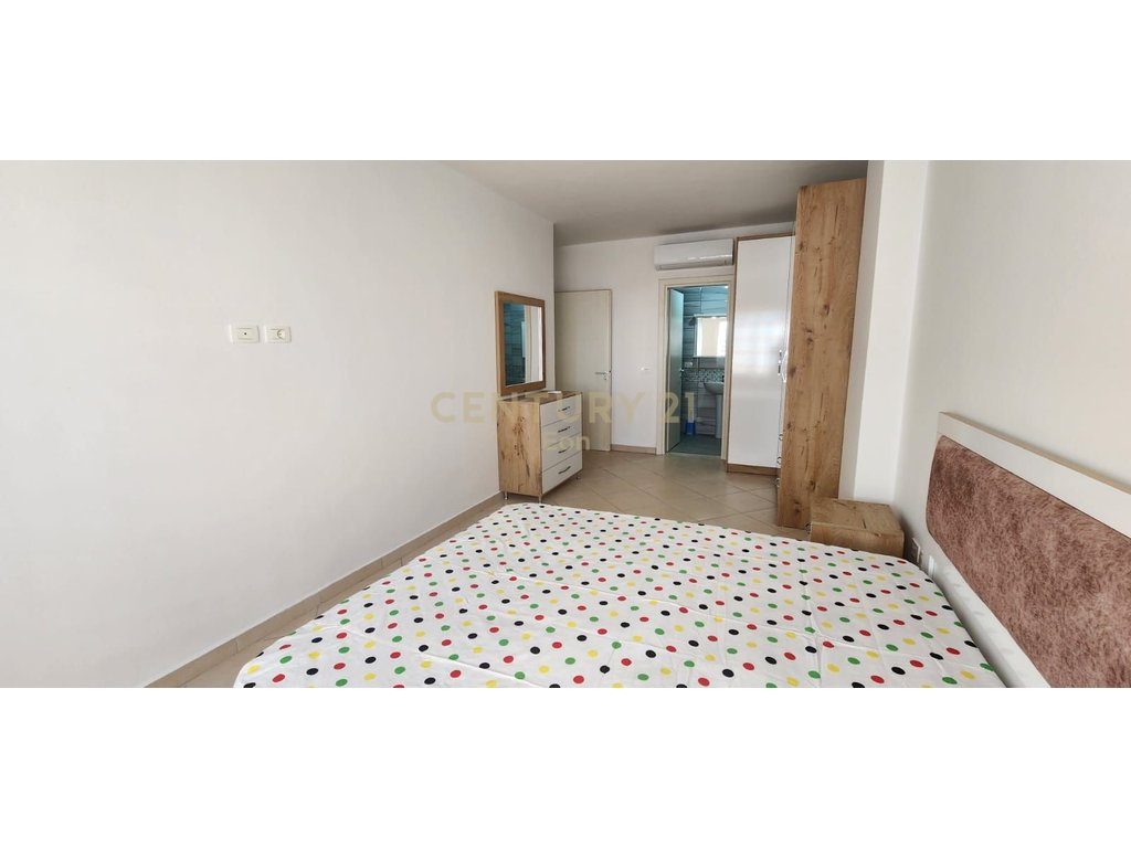 JEPET ME QERA APARTAMENT I MOBILUAR 2+1+2 PRANE STACIONIT TE TRENIT, DURRES  !