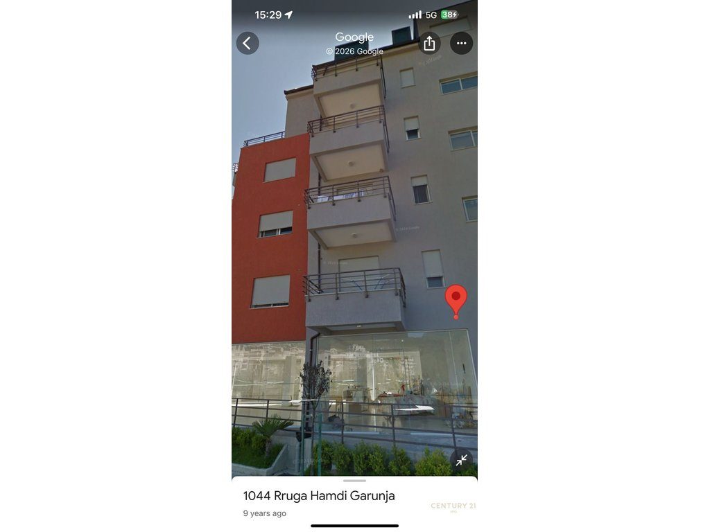 Ambjent komercial per shitje tek Liqeni i Thate