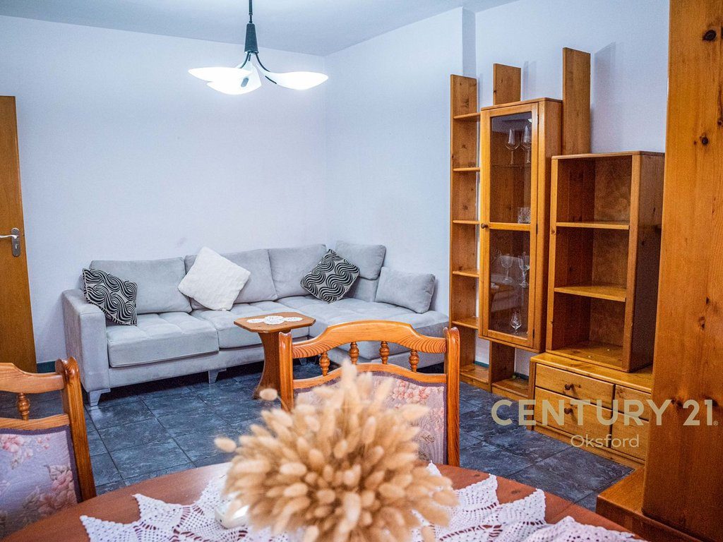 Apartament 2+1 Me QIRA tek Pazari i Ri!