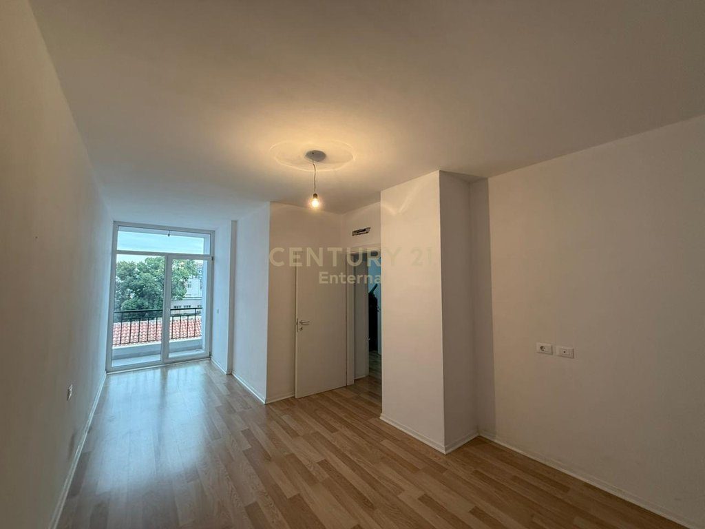 Apartament 2+1+2 per Zyra te Shkolla e Bashkuar