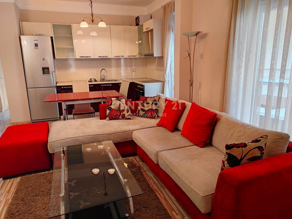 JEPET ME QIRA APARTAMENT PLUS GARAZH  PRANE MYSLYM SHYRIT !