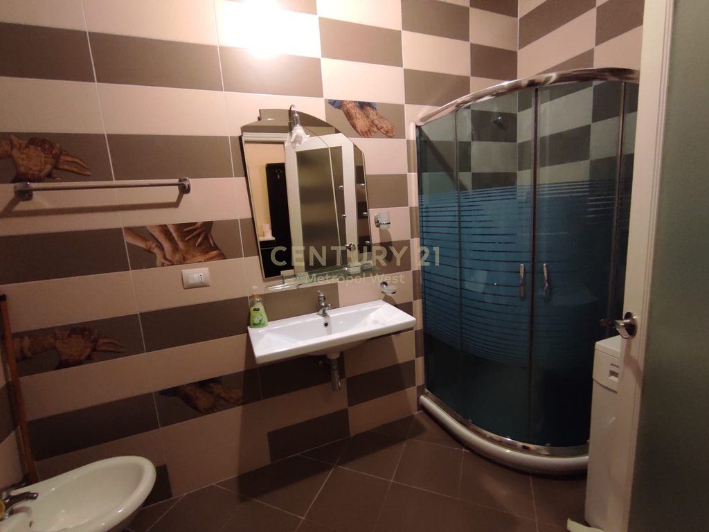 JEPET ME QIRA APARTAMENT PLUS GARAZH  PRANE MYSLYM SHYRIT !
