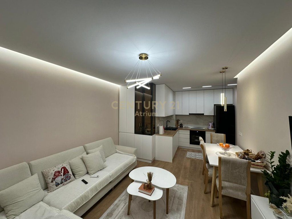 Shitet, Apartament 1+1 Ne Shkozë !